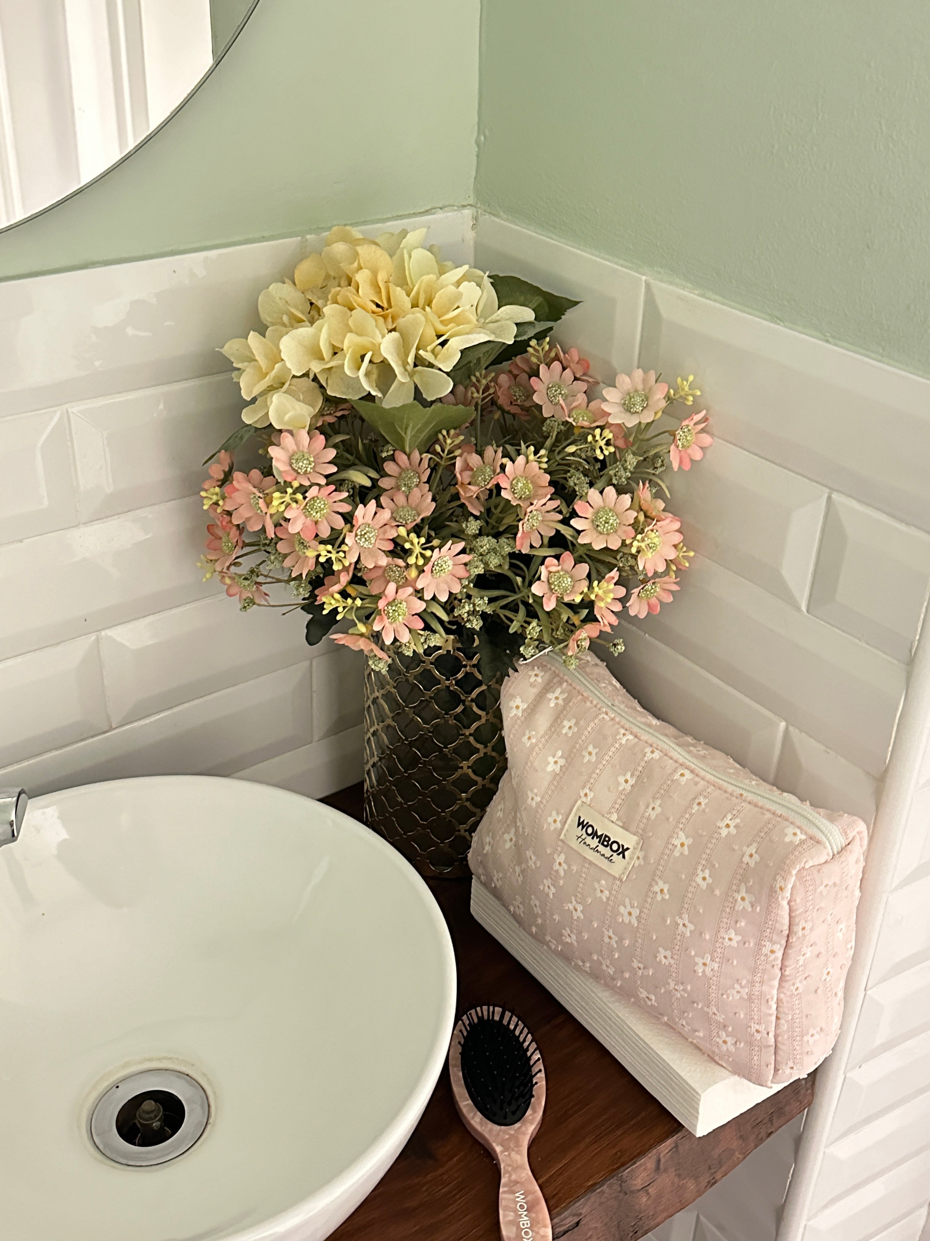 Small brush in Rosy Glow