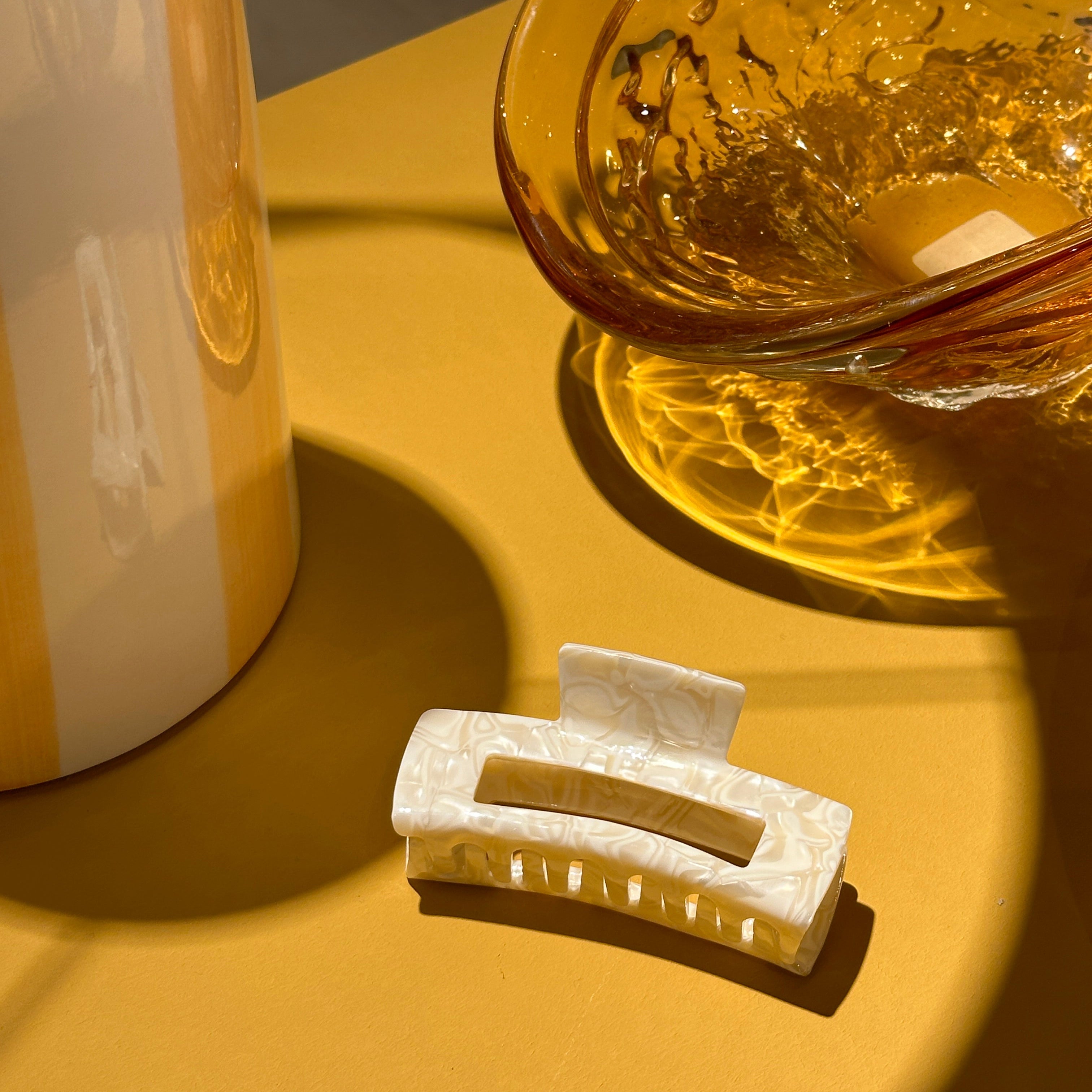 Clip à cheveux beige carré en marbel beige