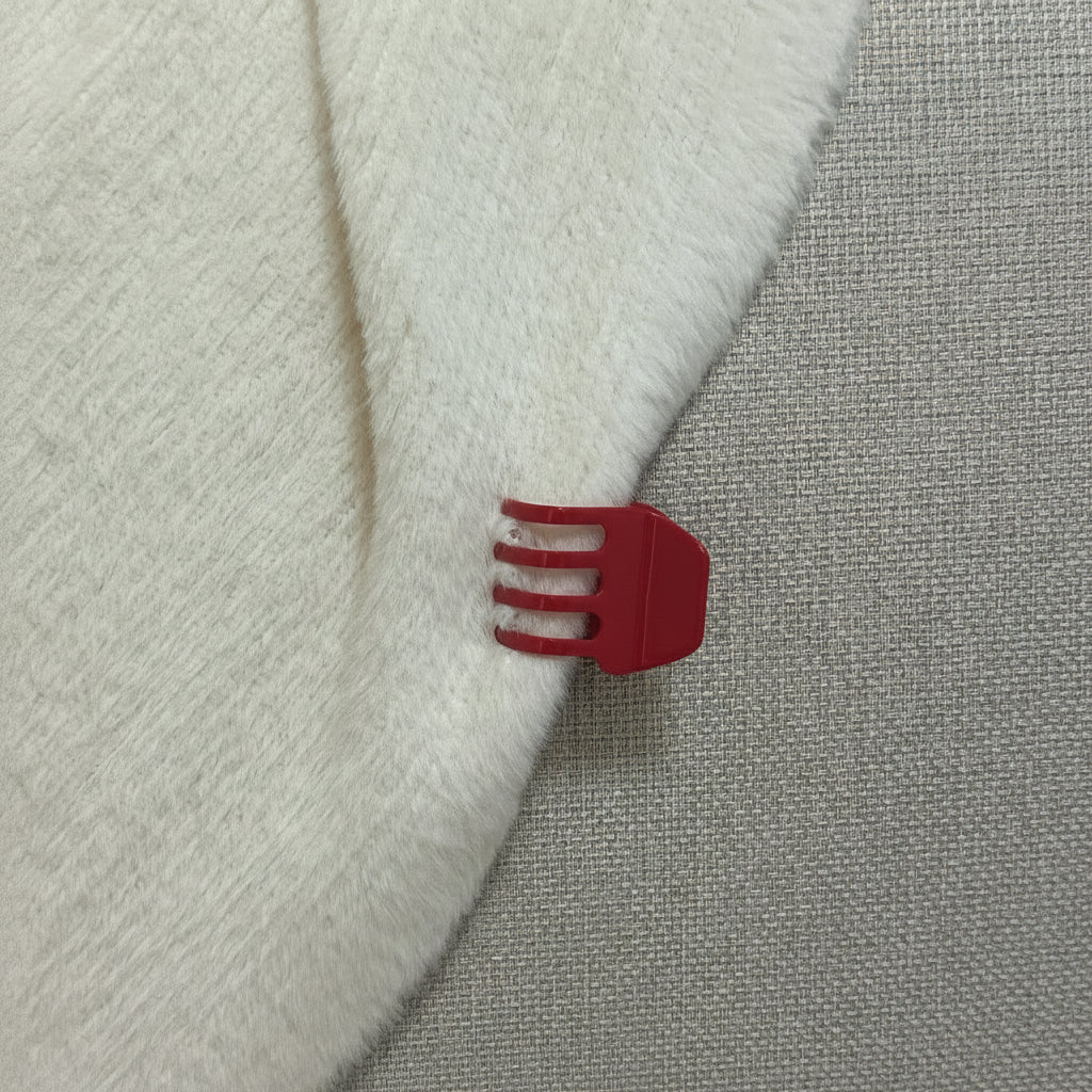 Red Mini Claw Hair Clip in Bloody Mary