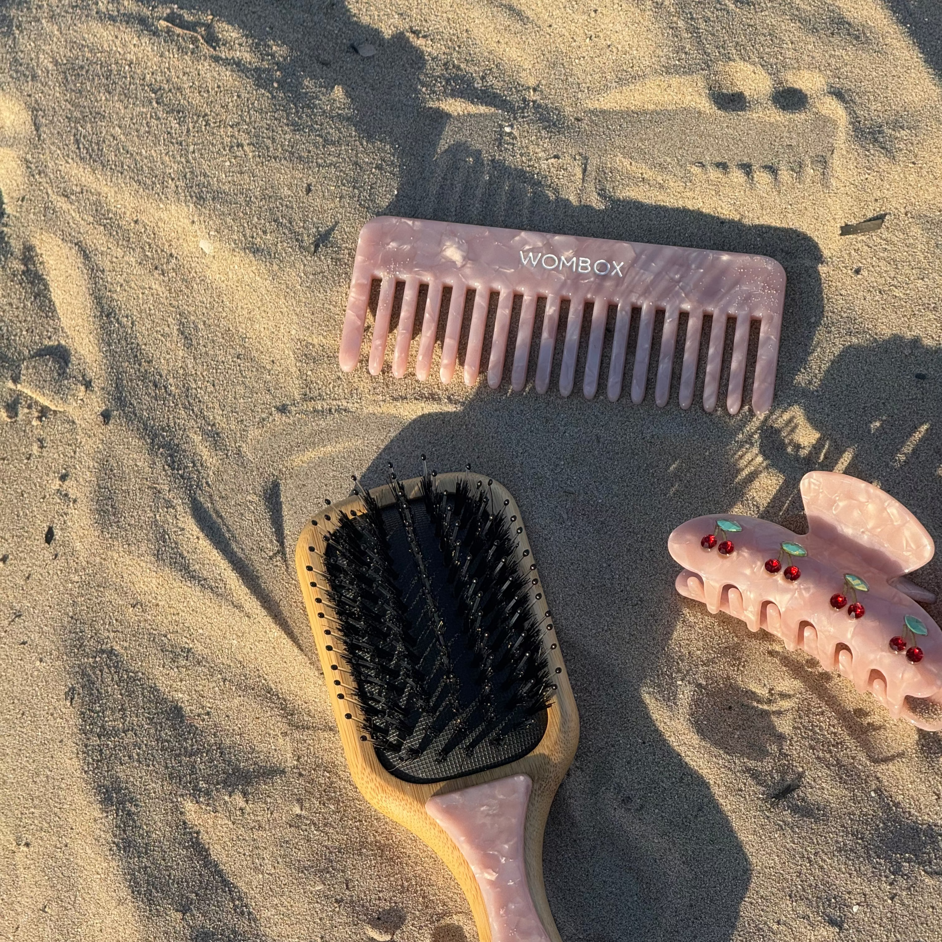 Bamboo Paddle brush in Rosy Glow