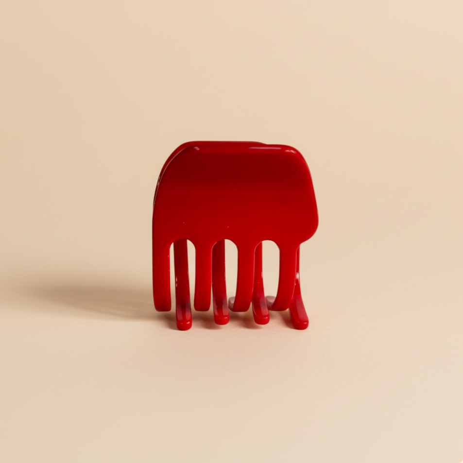 Red Mini Claw Hair Clip in Bloody Mary