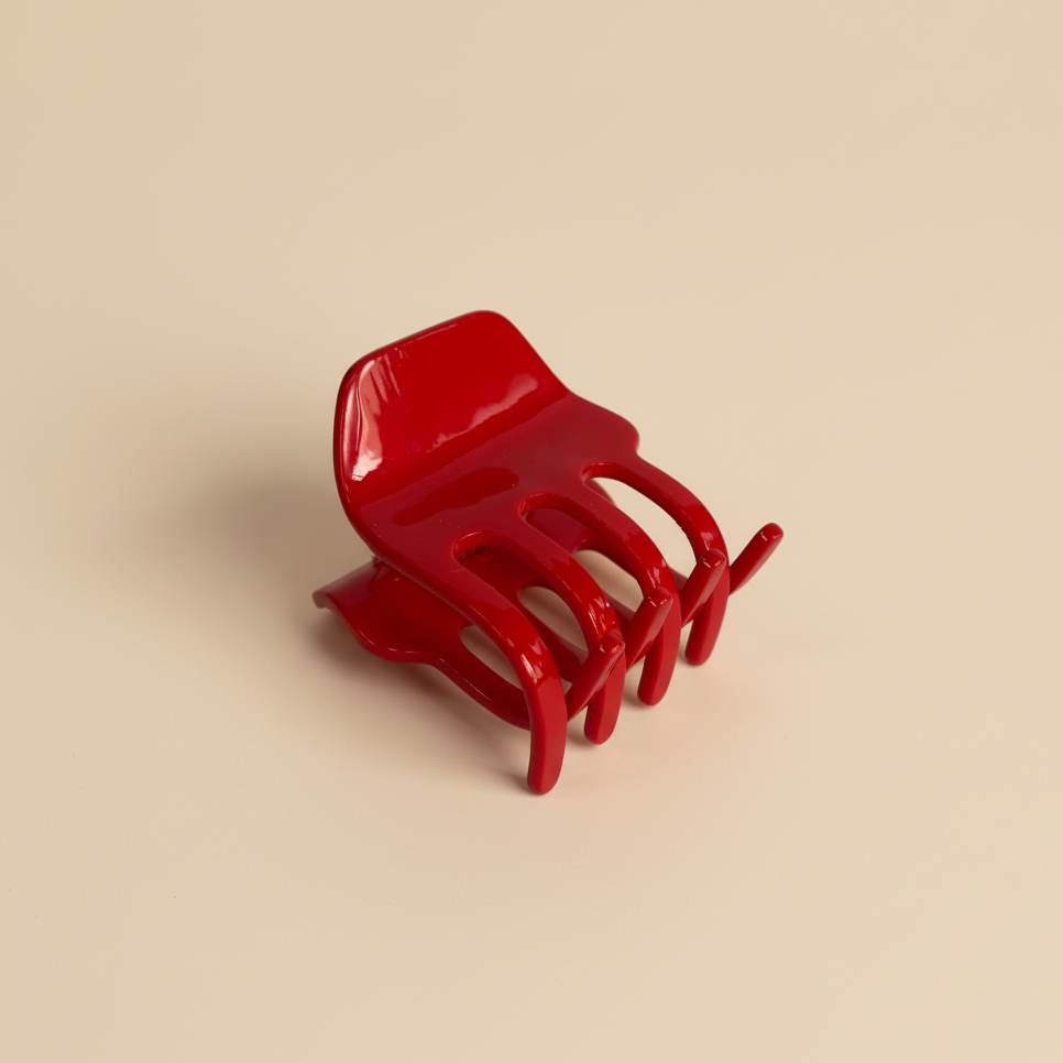 Red Mini Claw Hair Clip in Bloody Mary
