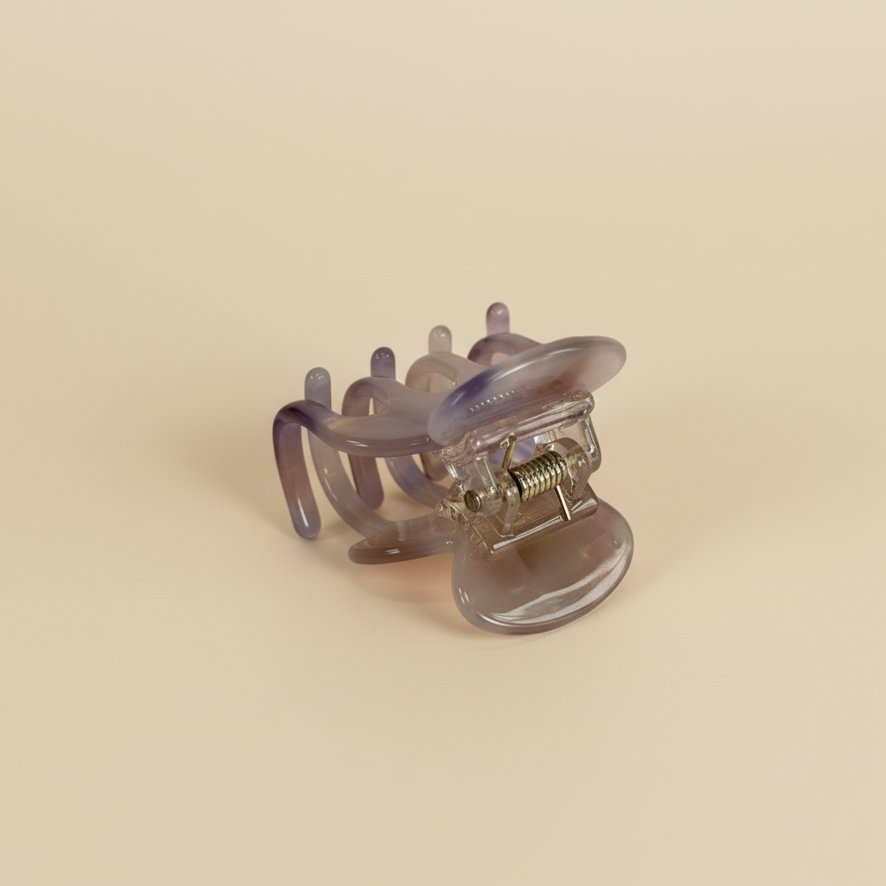 Violeta Tiny Claw Hair Clip in Blush Aura